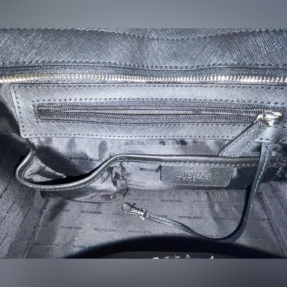 Michael Kors Large Quinn Black Leather Satchel - Picture 6 of 11